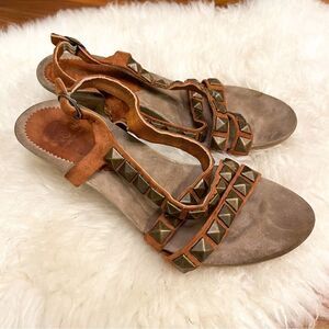 🍋 NOW. • Women’s Metal Studded Leather Sandals W/Kitten Heel Size 39 EU